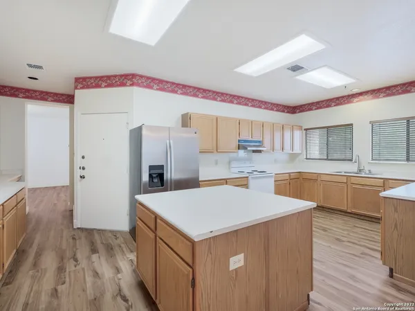 $2,300 | 9231 Linbrooke, San Antonio, TX 78250