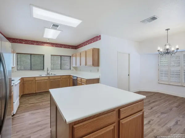 $2,300 | 9231 Linbrooke, San Antonio, TX 78250