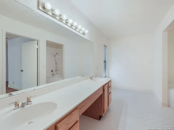 $2,300 | 9231 Linbrooke, San Antonio, TX 78250