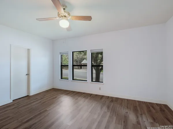 $2,300 | 9231 Linbrooke, San Antonio, TX 78250