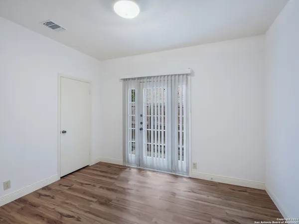 $2,300 | 9231 Linbrooke, San Antonio, TX 78250