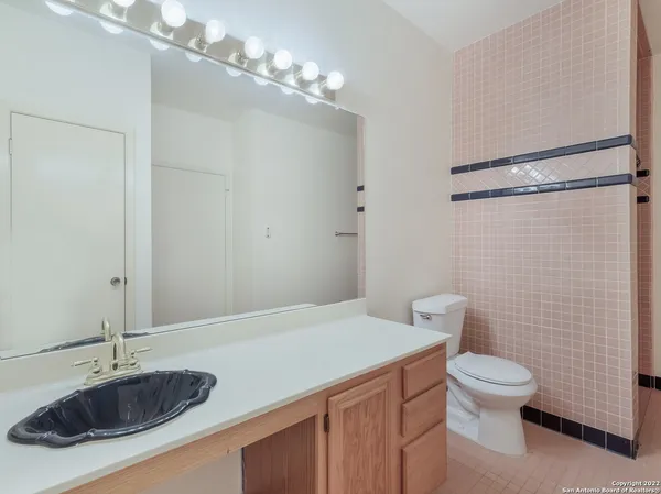$2,300 | 9231 Linbrooke, San Antonio, TX 78250