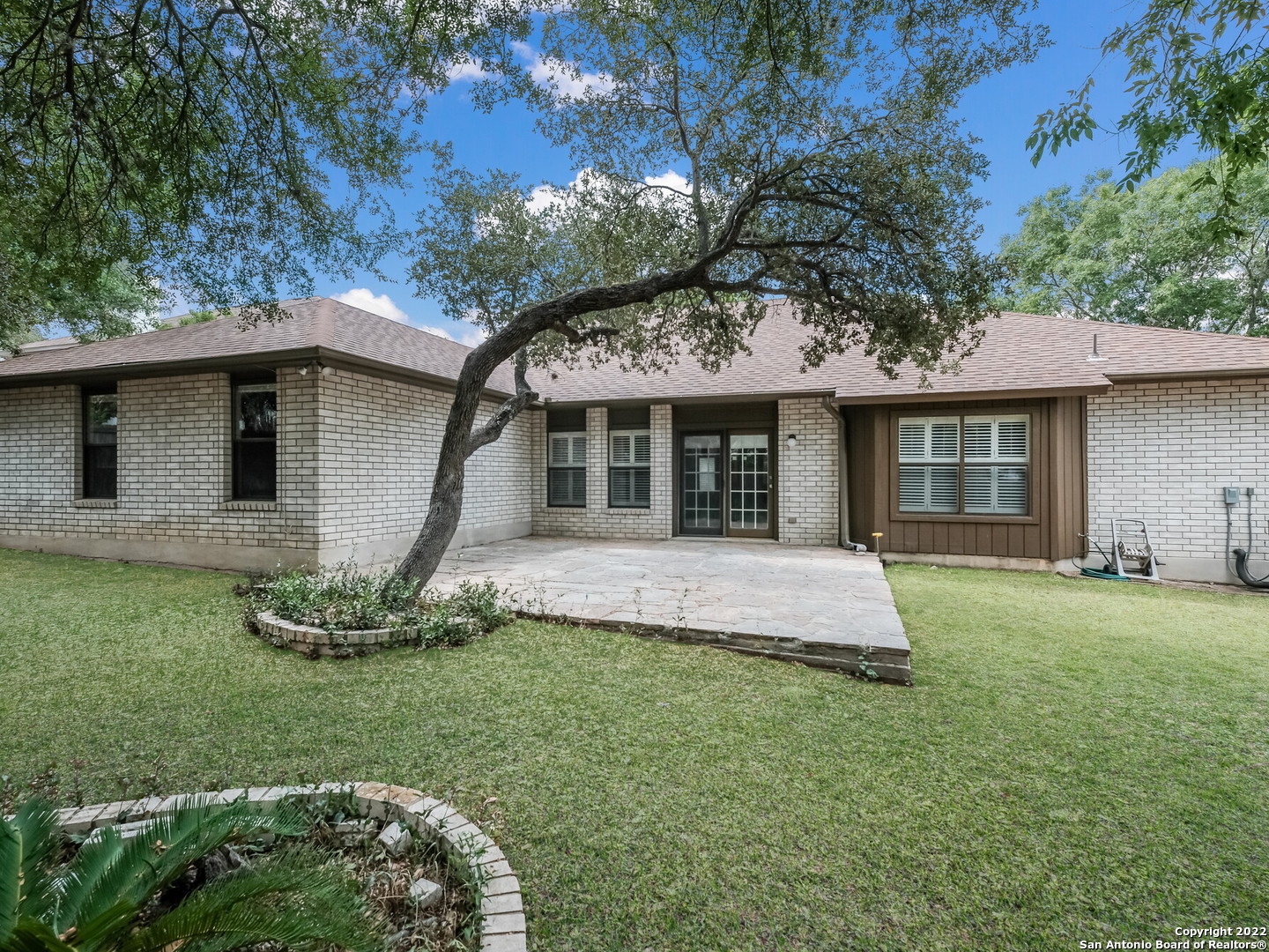 9231 Linbrooke San Antonio, TX 78250 - Photo 27 of 28 a front view of a house with a garden
