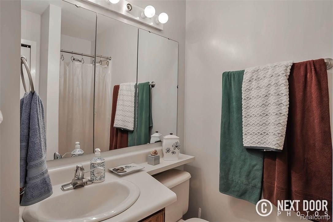 542 Glenwyth Road Brighton, MI 48116 - Photo 13 of 27 _DSC0123_Blended-2.jpg