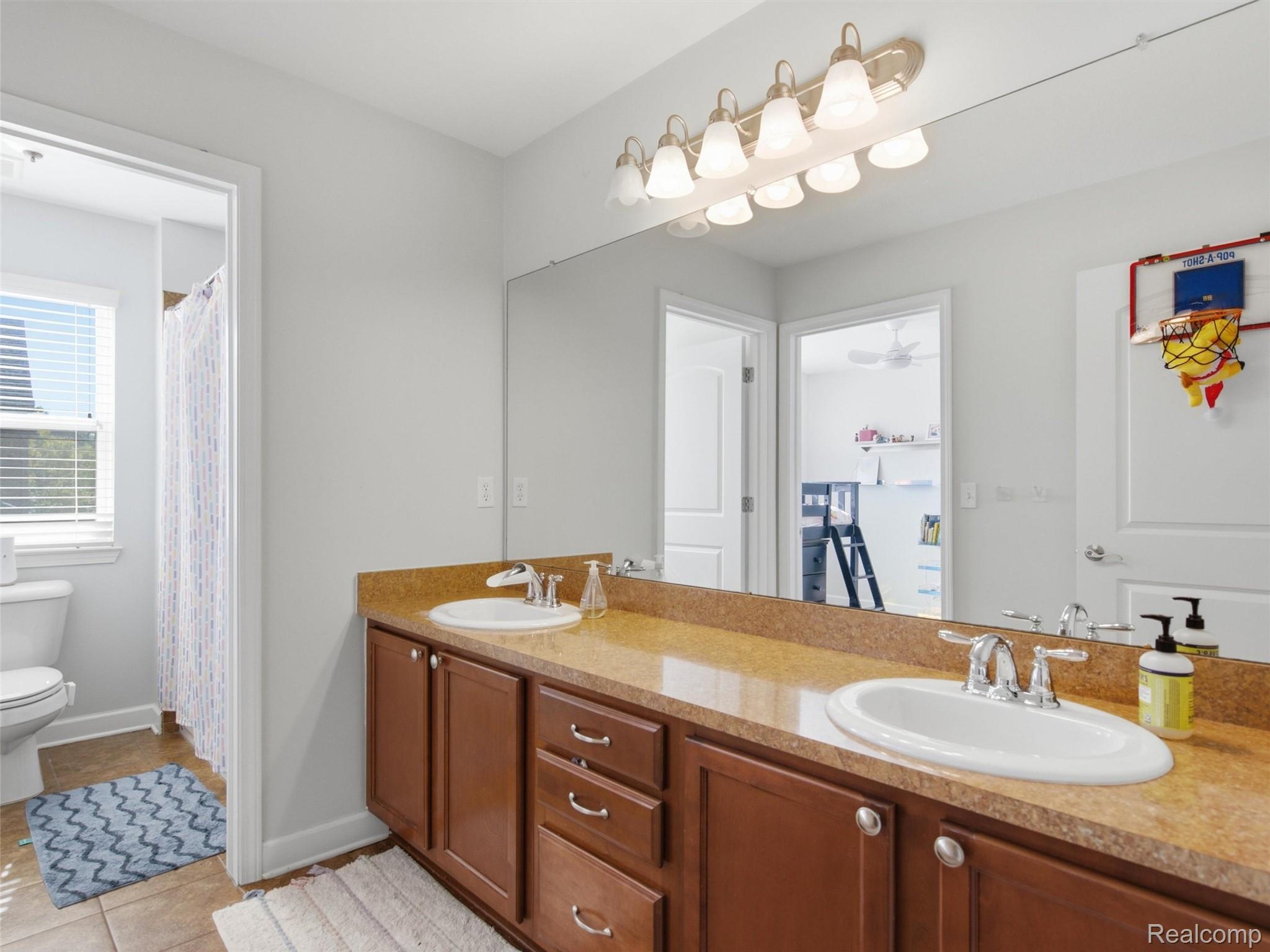 27134 Victoria Road Novi, MI 48374 - Photo 18 of 29 25-DSC09218.jpg