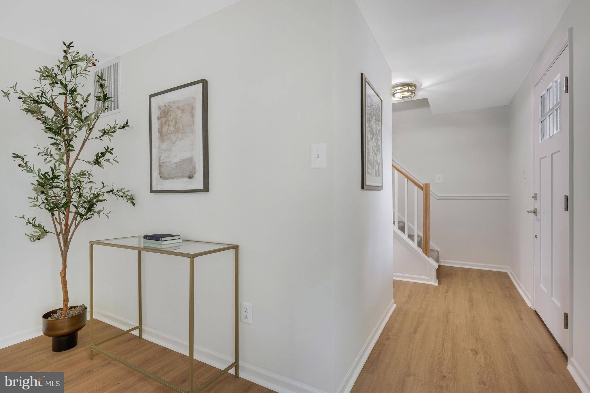 5481 Braddock Ridge Drive Centreville, VA 20120 - Photo 23 of 67 Entry way