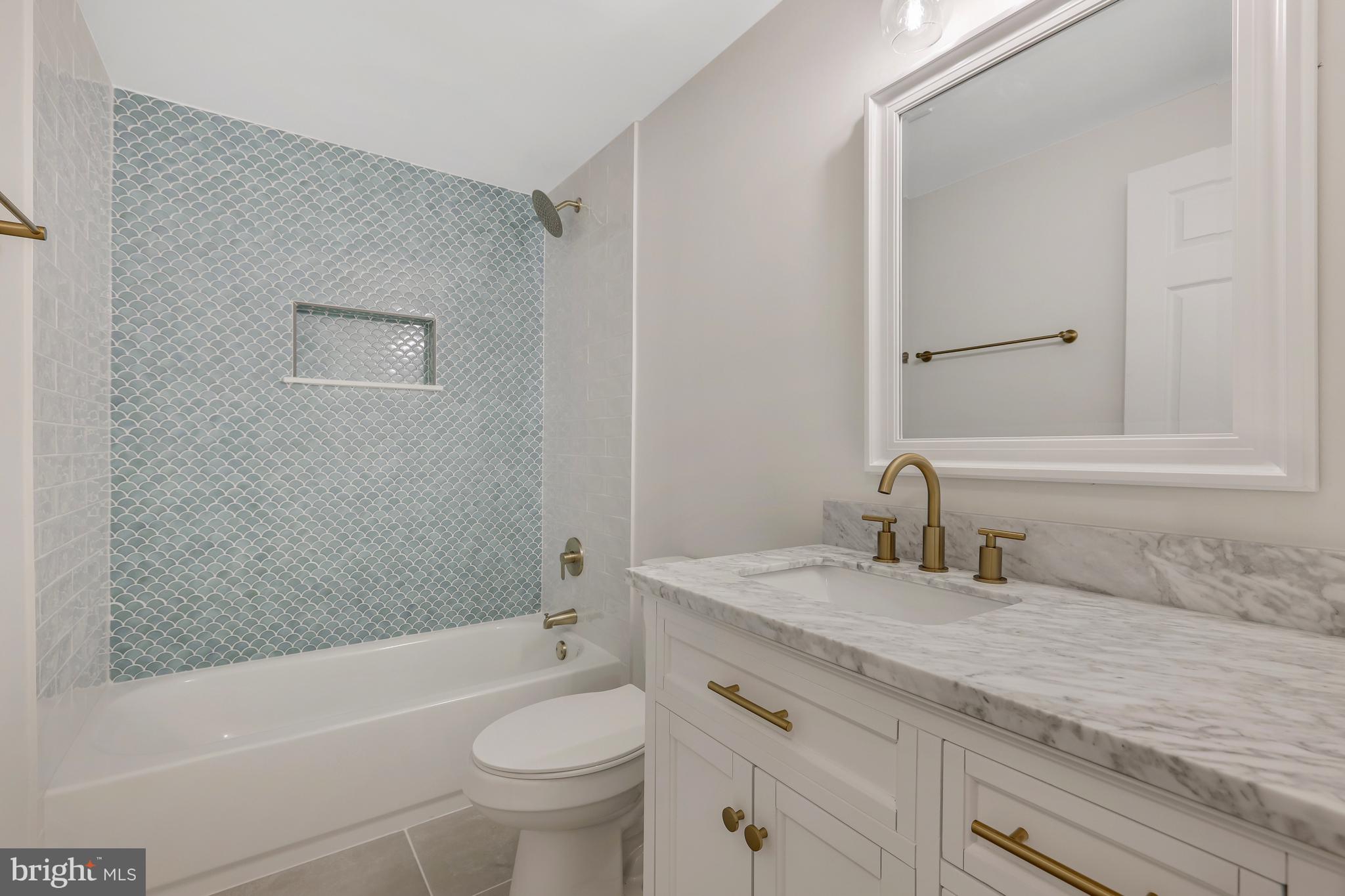 5481 Braddock Ridge Drive Centreville, VA 20120 - Photo 29 of 67 Upper level hall bath