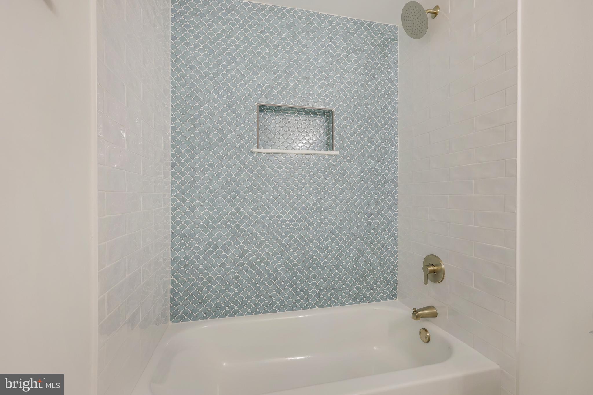 5481 Braddock Ridge Drive Centreville, VA 20120 - Photo 30 of 67 Upper level hall bath