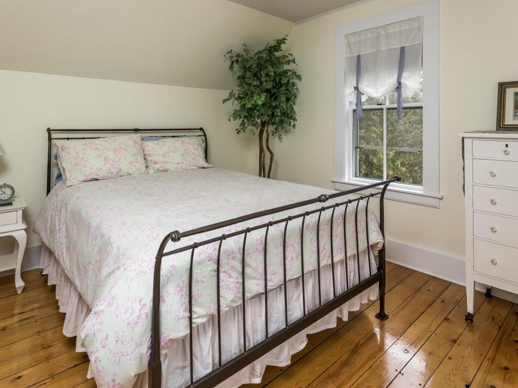 12 Logan Road West Boothbay Harbor, ME 04575 - Photo 25 of 27 The guest bedroom with closet and...