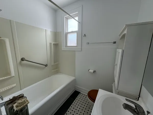 $1,650 | 28-w573 Stafford Place, Unit 5, Warrenville, IL 60555