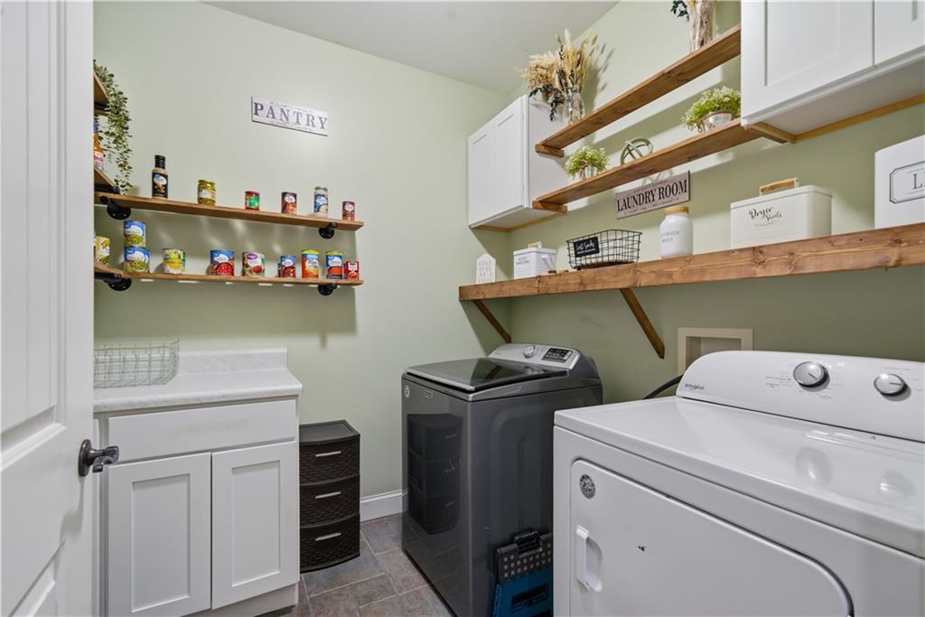 323 Lloyd Way Resaca, GA 30735 - Photo 21 of 43 a utility room with dryer and washer