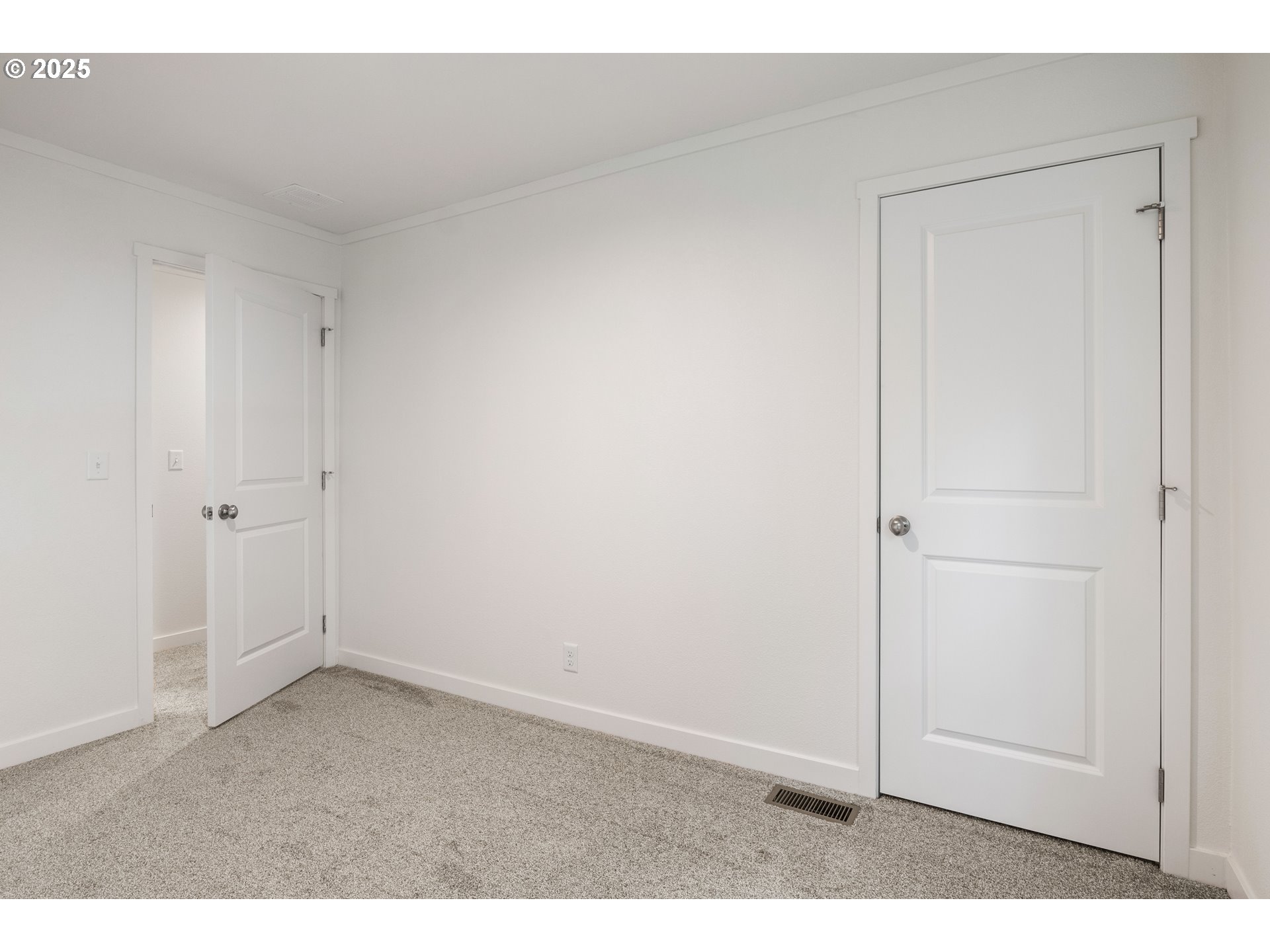 631 East Ellendale Avenue, Unit 206 Dallas, OR 97338 - Photo 23 of 30 an empty room with closet