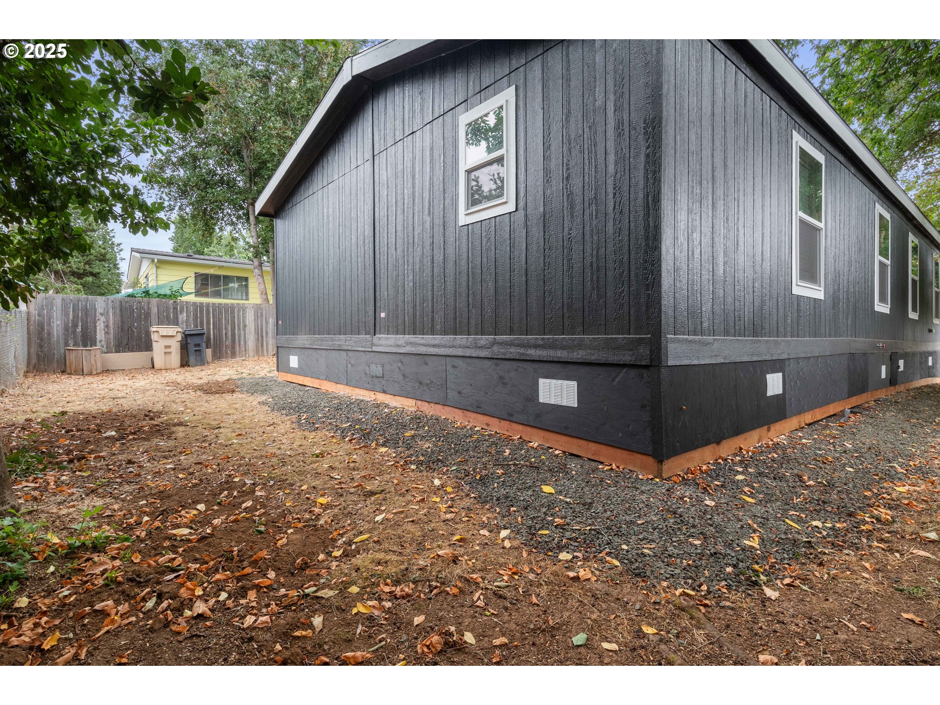 631 East Ellendale Avenue, Unit 206 Dallas, OR 97338 - Photo 30 of 30 a backyard of a house