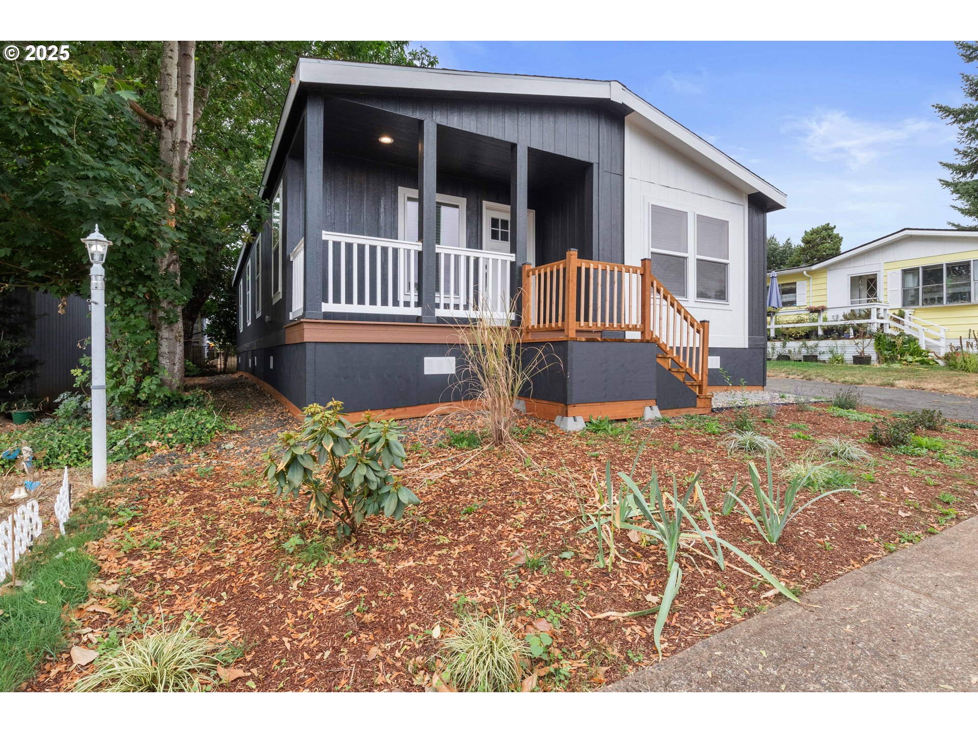 631 East Ellendale Avenue, Unit 206 Dallas, OR 97338 - Photo 4 of 30 a front view of a house with a yard