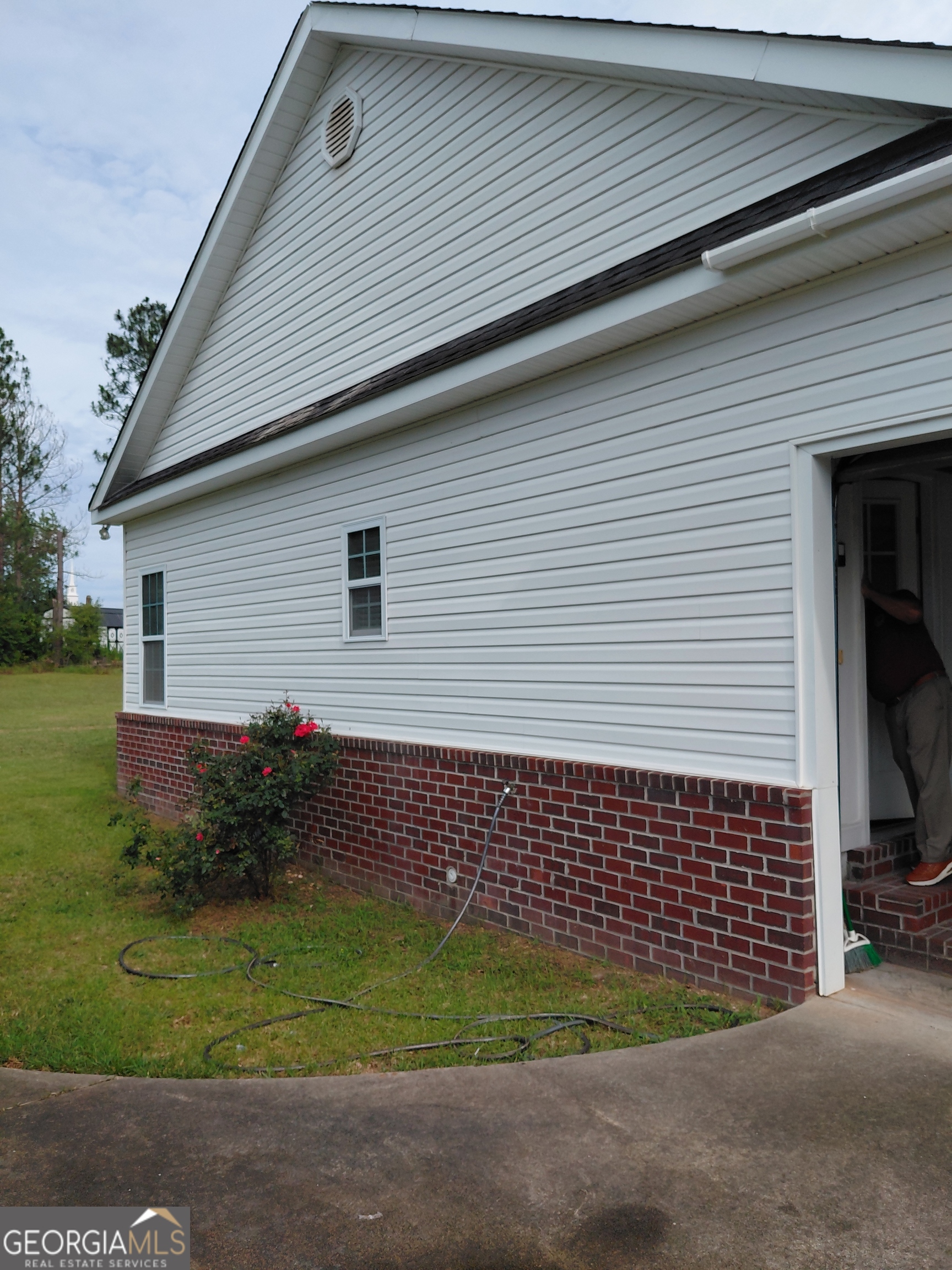 585 Live Oak Way Dublin, GA 31021 - Photo 4 of 34
