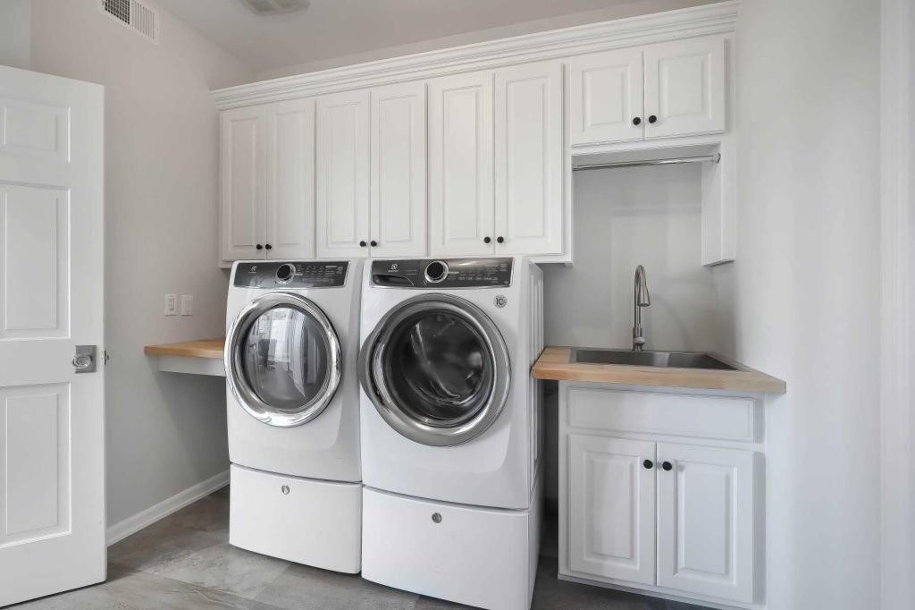 2795 Casco Point Road Orono, MN 55391 - Photo 13 of 32