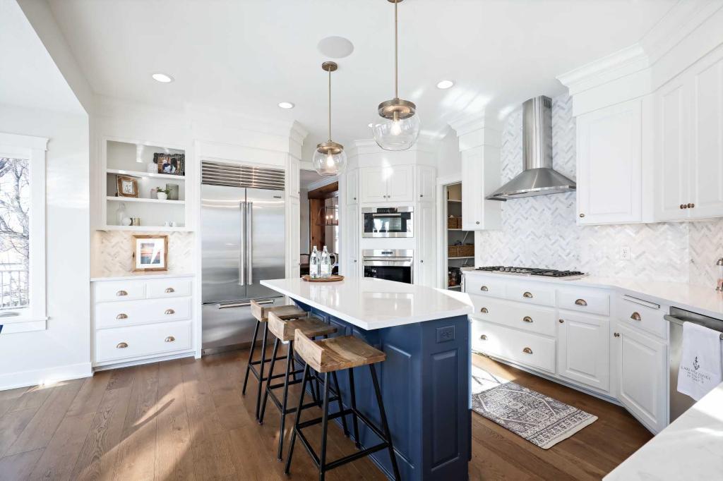 2795 Casco Point Road Orono, MN 55391 - Photo 7 of 32