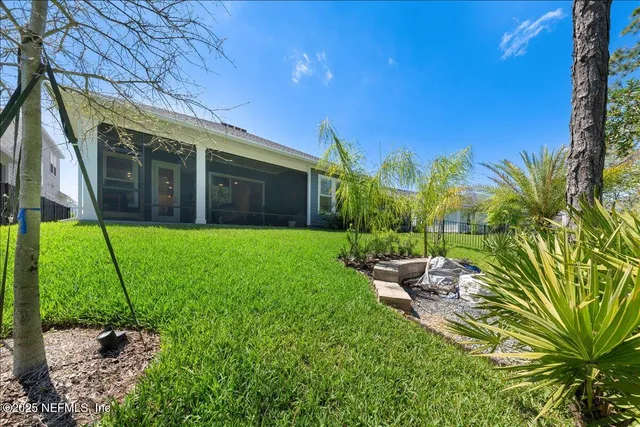 a view of a house with backyard