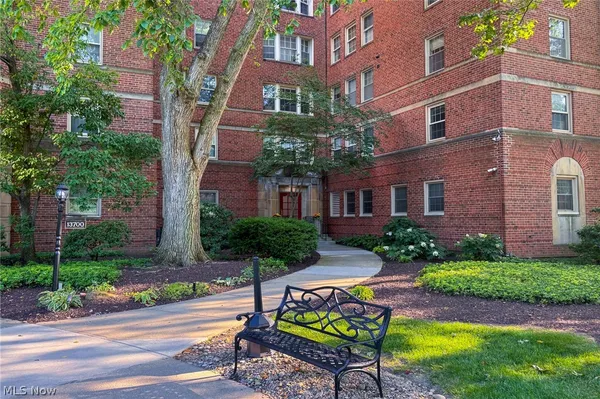 $189,000 | 13700 Shaker Boulevard, Unit 709, Cleveland, OH 44120