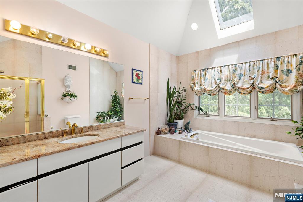 163 Rutherford Road Mahwah, NJ 07430 - Photo 23 of 33 a spacious bathroom with sink and a bathtub