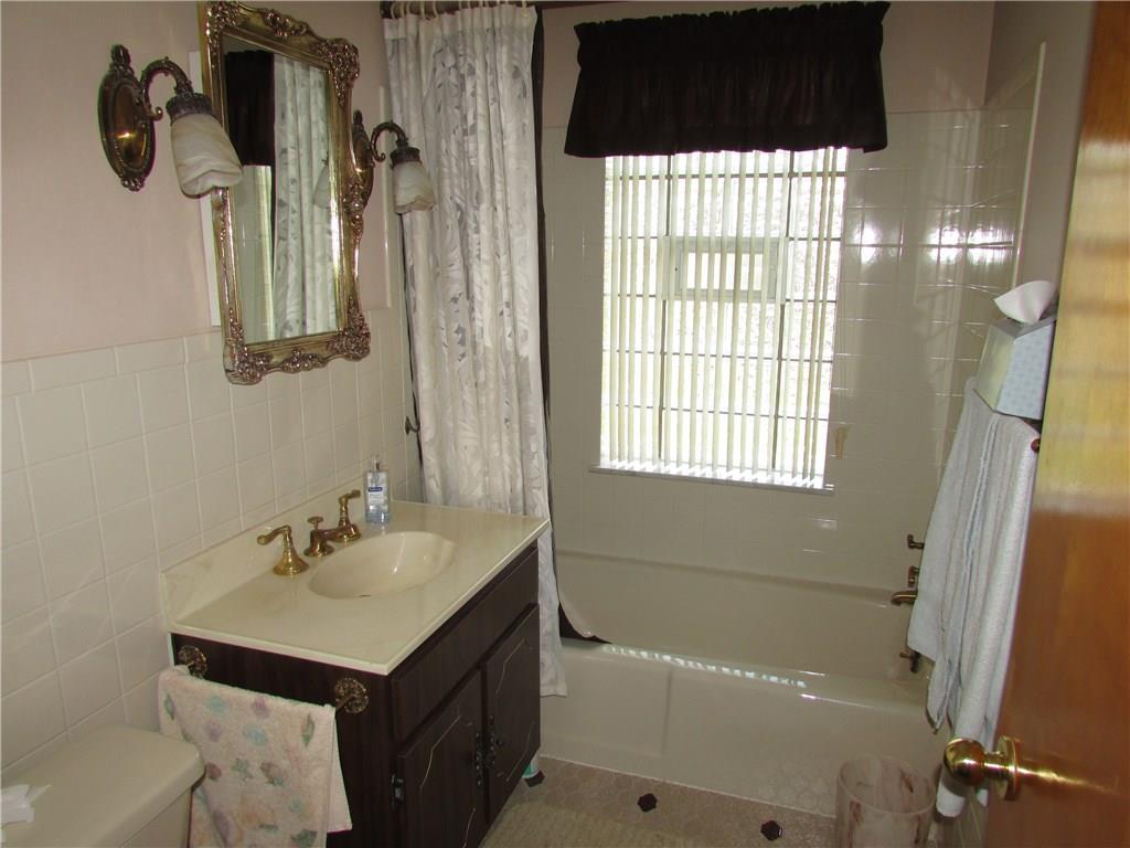 255 Rock Run Road Elizabeth, PA 15037 - Photo 18 of 25 Full bathroom