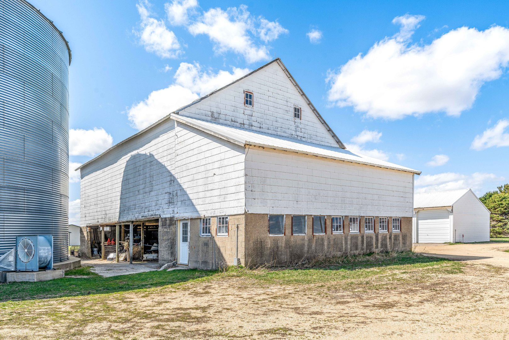 1139 Base Line Road Kirkland, IL 60146 - Photo 11 of 30