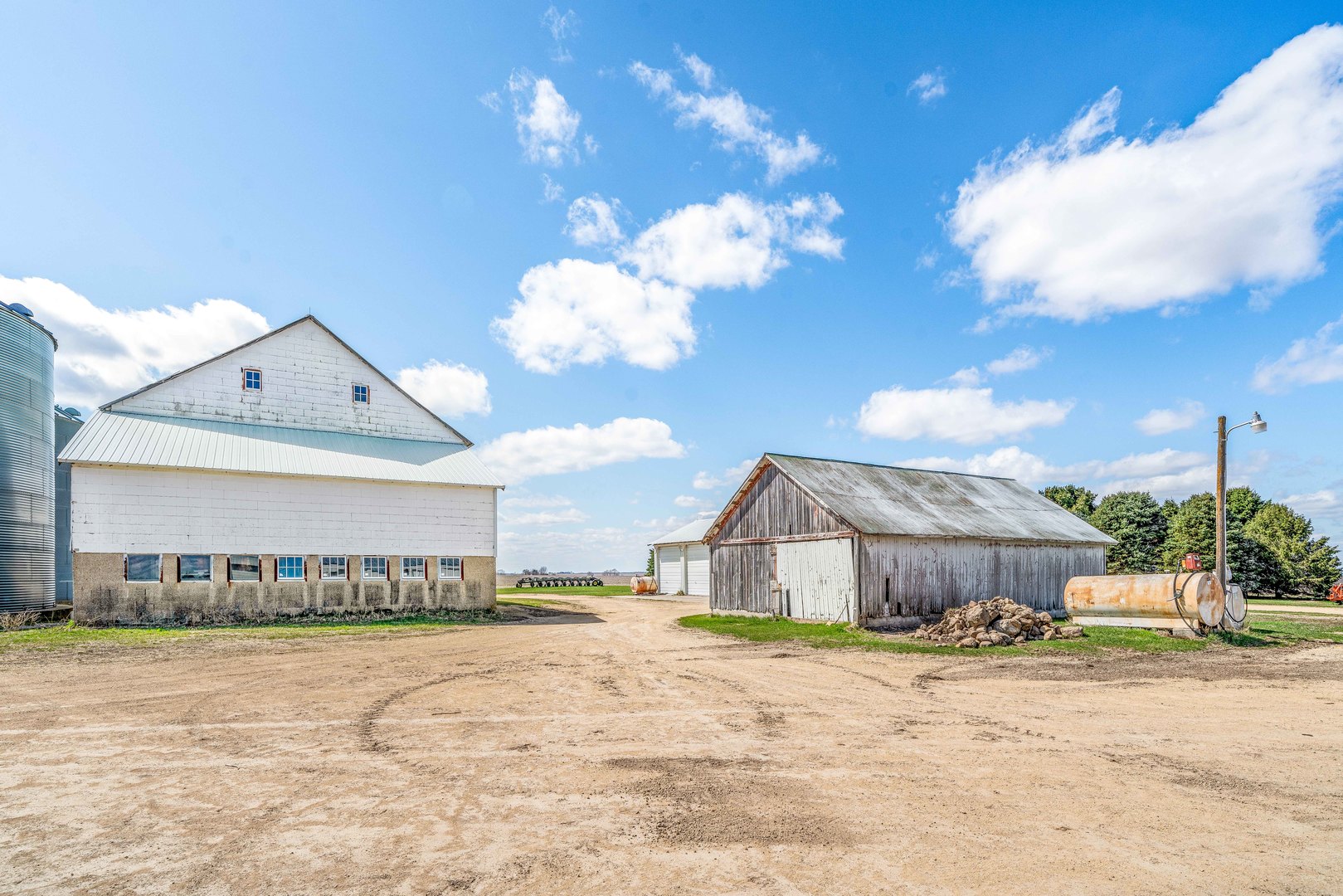 1139 Base Line Road Kirkland, IL 60146 - Photo 12 of 30