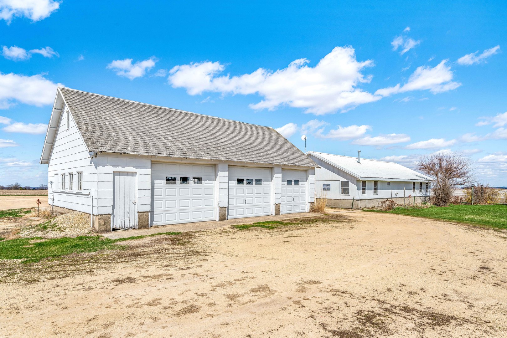 1139 Base Line Road Kirkland, IL 60146 - Photo 6 of 30