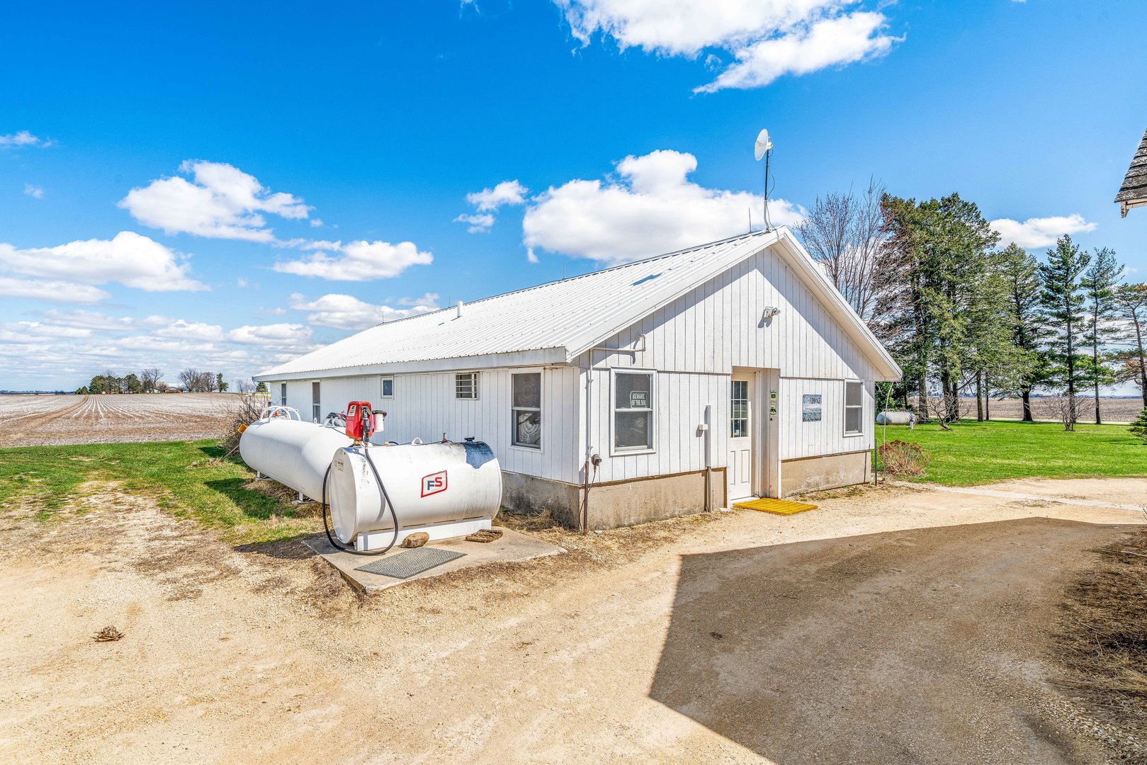 1139 Base Line Road Kirkland, IL 60146 - Photo 7 of 30