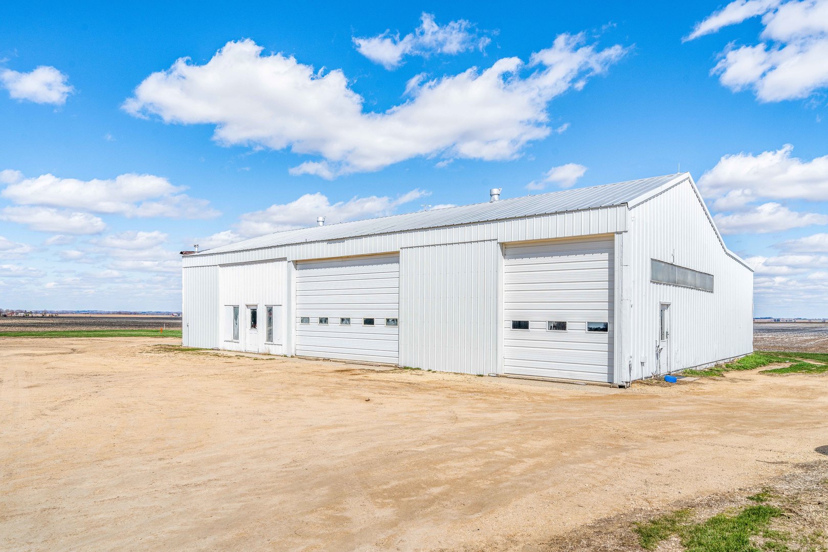 1139 Base Line Road Kirkland, IL 60146 - Photo 8 of 30
