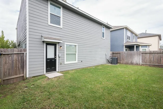 a view of a house with a backyard