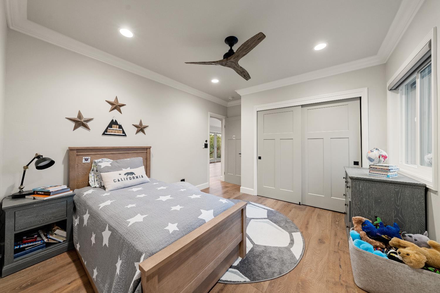 7380 Ridge Road Newcastle, CA 95658 - Photo 31 of 89 a living room with furniture and a wooden floor