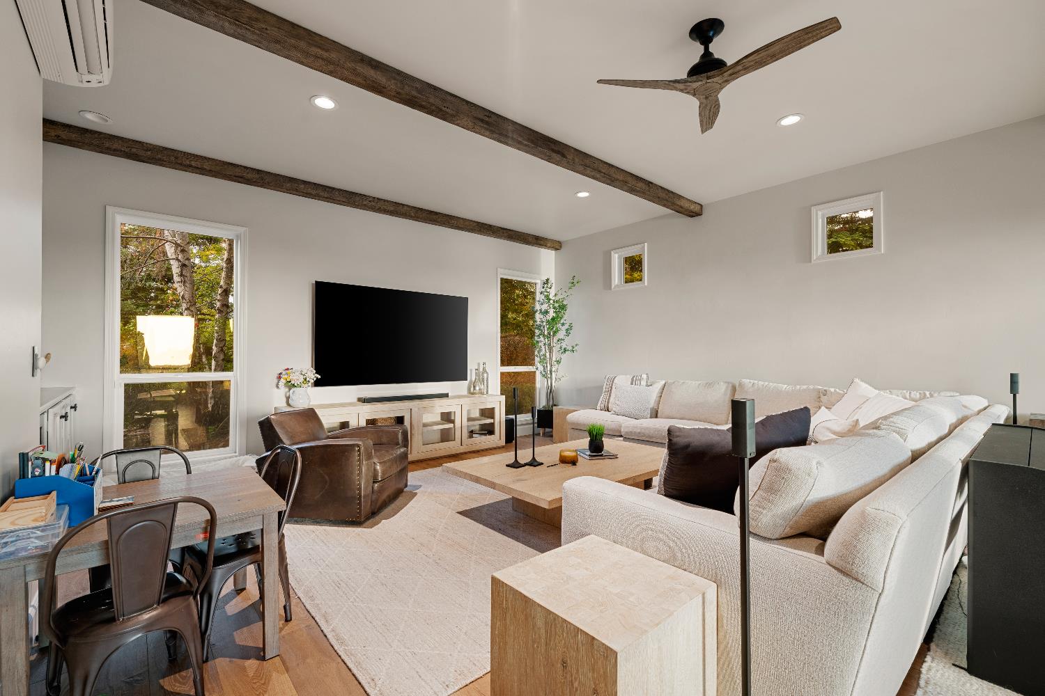 7380 Ridge Road Newcastle, CA 95658 - Photo 39 of 89 a living room with furniture and a flat screen tv