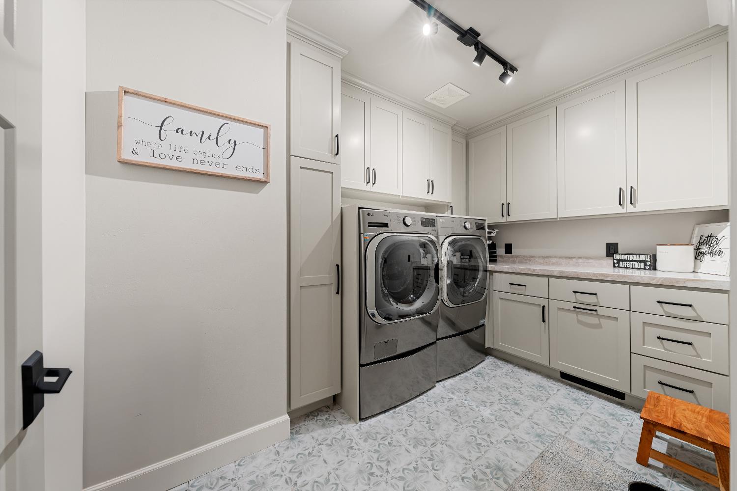 7380 Ridge Road Newcastle, CA 95658 - Photo 41 of 89 a utility room with sink dryer and washer