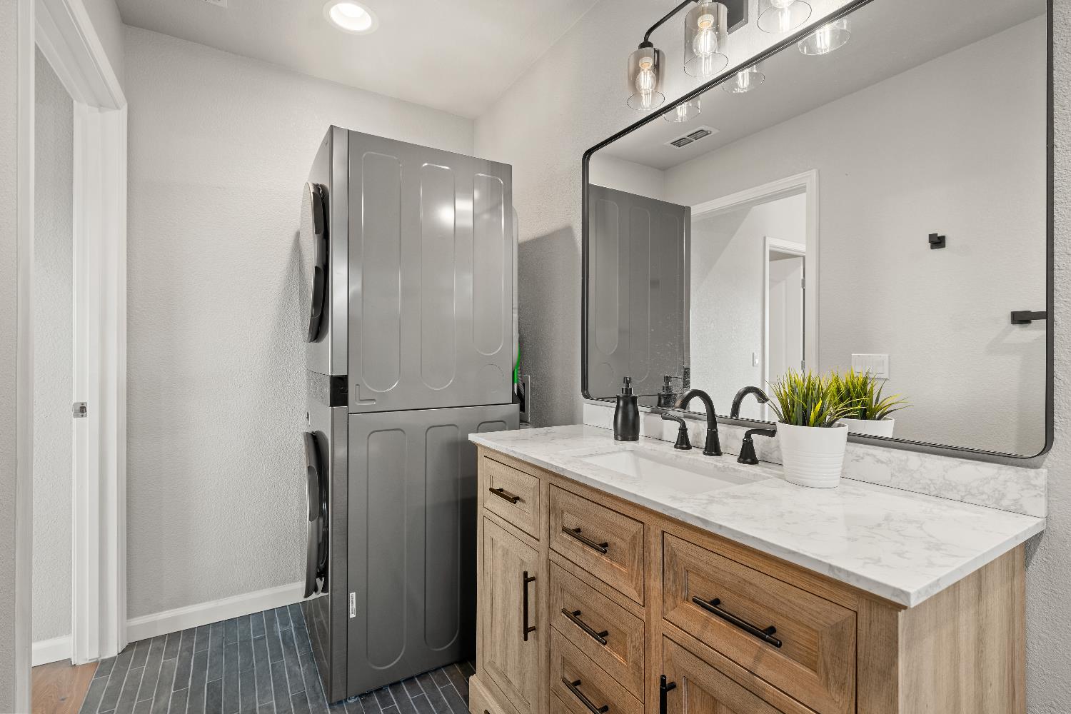 7380 Ridge Road Newcastle, CA 95658 - Photo 63 of 89 a bathroom with a sink and a mirror
