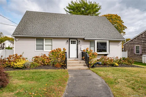 $695,000 | 30 Fairway Avenue, Riverhead, NY 11901