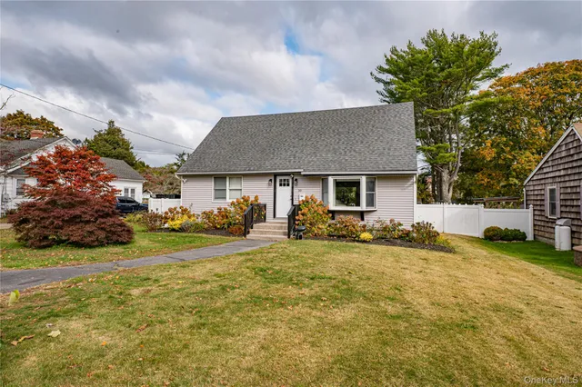 $725,000 | 30 Fairway Avenue, Riverhead, NY 11901