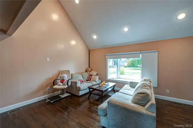 $725,000 | 30 Fairway Avenue, Riverhead, NY 11901