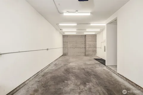 en empty room with a empty space