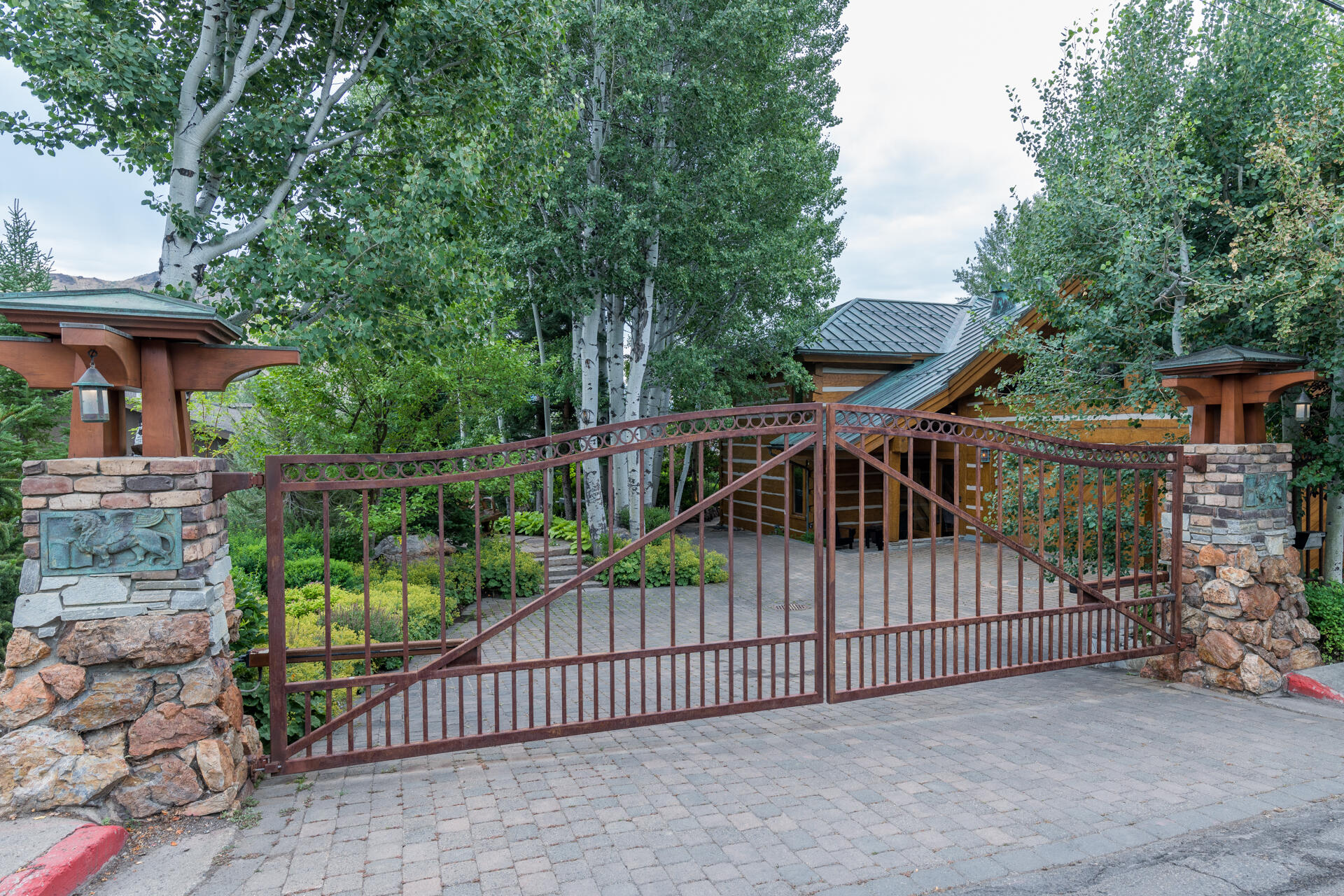480 Walnut Avenue Ketchum, ID 83340 - Photo 39 of 54 Gated entry to garage