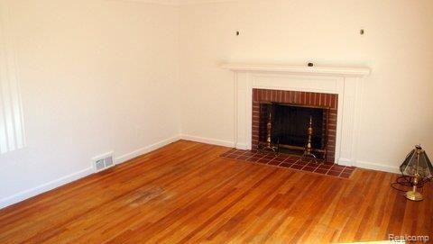 Living Room w fireplace