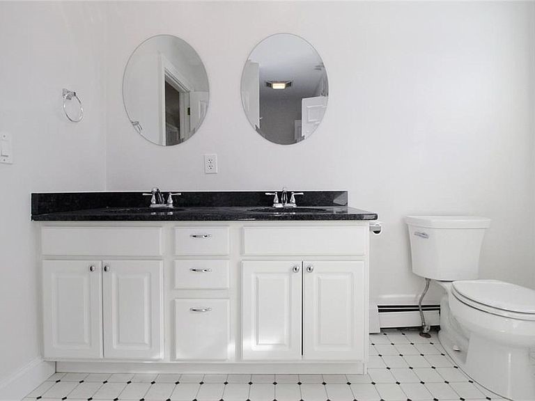 17 Bartlett Road Middletown, RI 02842 - Photo 14 of 35