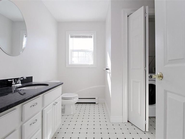 17 Bartlett Road Middletown, RI 02842 - Photo 15 of 35