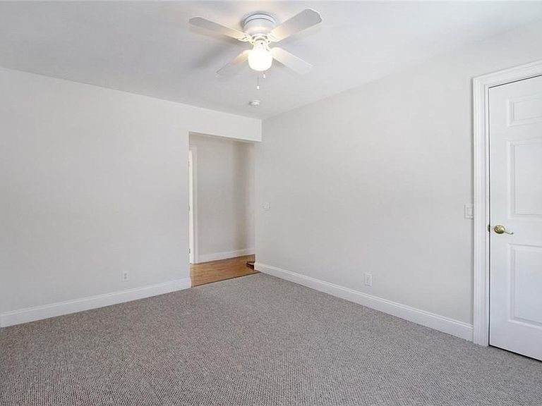 17 Bartlett Road Middletown, RI 02842 - Photo 16 of 35