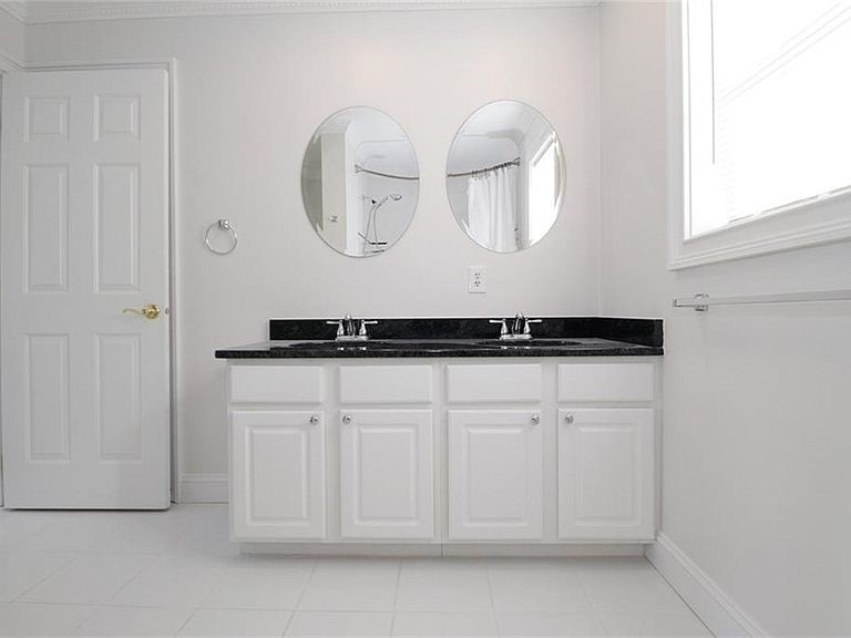 17 Bartlett Road Middletown, RI 02842 - Photo 17 of 35