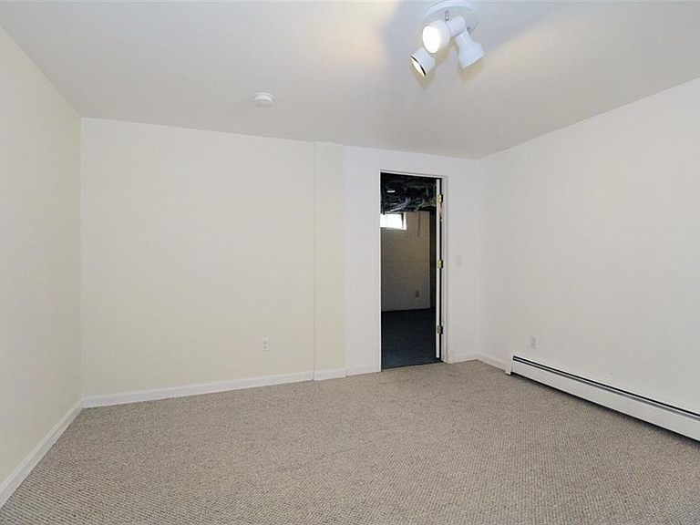 17 Bartlett Road Middletown, RI 02842 - Photo 22 of 35