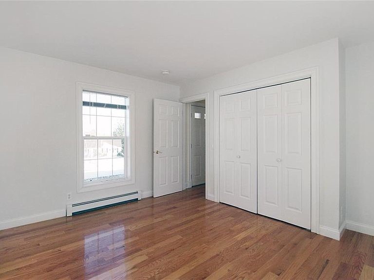 17 Bartlett Road Middletown, RI 02842 - Photo 23 of 35