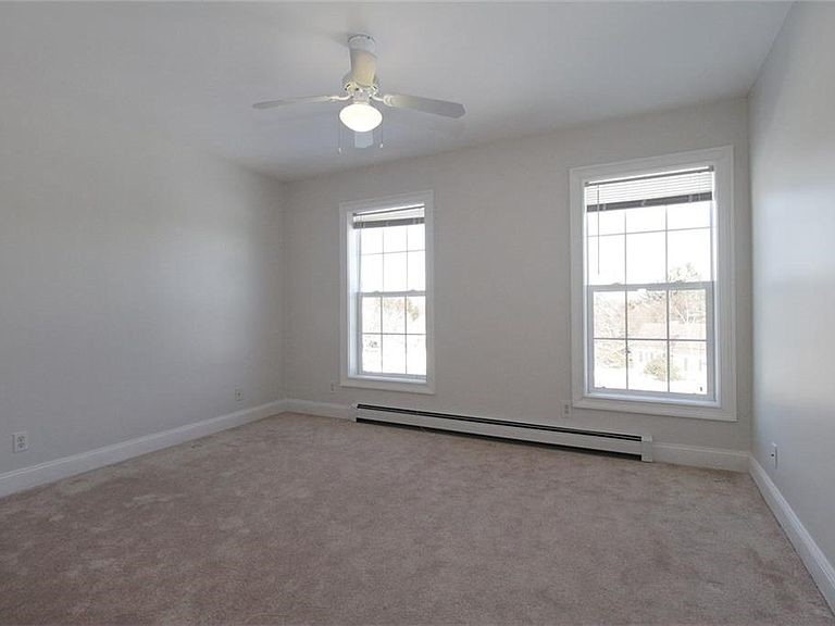 17 Bartlett Road Middletown, RI 02842 - Photo 27 of 35