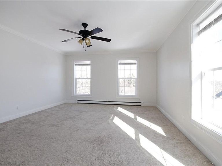 17 Bartlett Road Middletown, RI 02842 - Photo 29 of 35