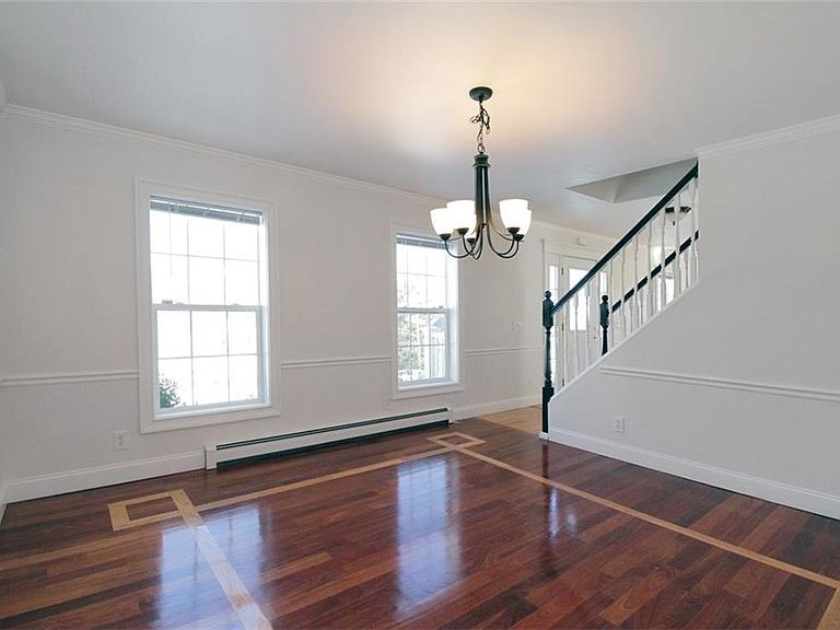 17 Bartlett Road Middletown, RI 02842 - Photo 7 of 35